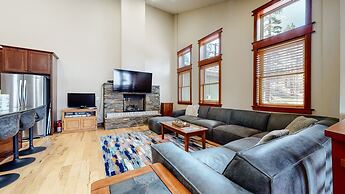 Red Slate Canyon - Modern 2-story Condo