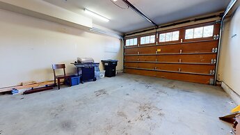 Red Slate Canyon - Modern 2-story Condo