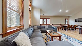 Red Slate Canyon - Modern 2-story Condo