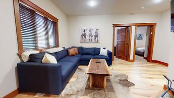 Red Slate Canyon - Modern 2-story Condo