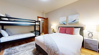 Red Slate Canyon - Modern 2-story Condo