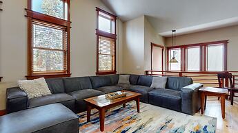 Red Slate Canyon - Modern 2-story Condo