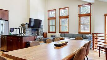 Red Slate Canyon - Modern 2-story Condo