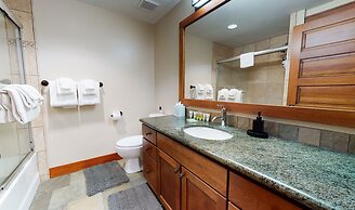 Red Slate Canyon - Modern 2-story Condo