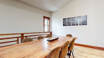 Red Slate Canyon - Modern 2-story Condo