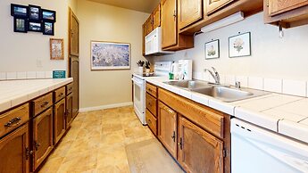 Hidden Valley Homestead - Near Hike/bike & More!