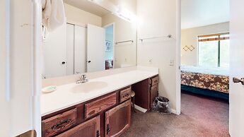 Hidden Valley Homestead - Near Hike/bike & More!