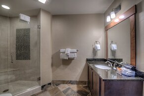 Luxury at One Ski Hill Place - Ski-in/ski-out