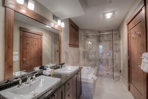 Luxury at One Ski Hill Place - Ski-in/ski-out