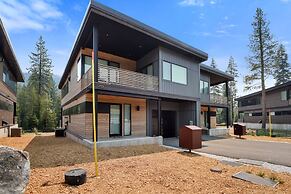 Enjoy Paradise Hot Tub, Bike & Beach Equipment!