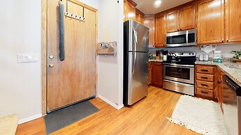 St. Anton Getaway - Shared Bbq, Pool & Hot Tub