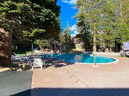 St. Anton Getaway - Shared Bbq, Pool & Hot Tub