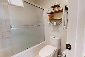 St. Anton Getaway - Shared Bbq, Pool & Hot Tub