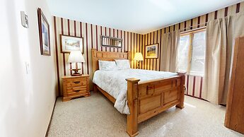 Winterset Woodland - Near Hike & Bike Trails!