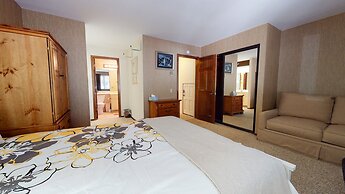 Winterset Woodland - Near Hike & Bike Trails!