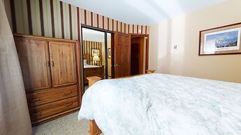 Winterset Woodland - Near Hike & Bike Trails!