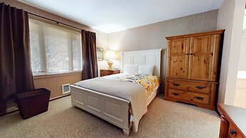 Winterset Woodland - Near Hike & Bike Trails!