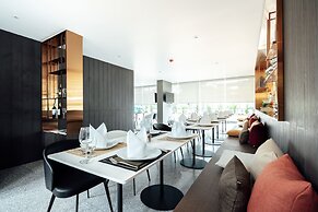 Montana Hotel & Residence