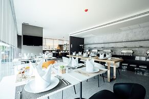 Montana Hotel & Residence