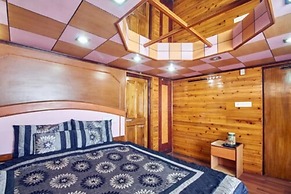 Goroomgo Broadway Mall Road Darjeeling