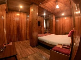 Goroomgo Broadway Mall Road Darjeeling