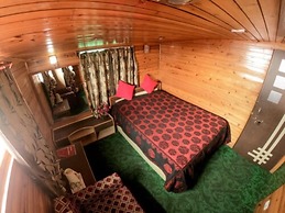 Goroomgo Broadway Mall Road Darjeeling