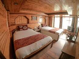 Goroomgo Broadway Mall Road Darjeeling