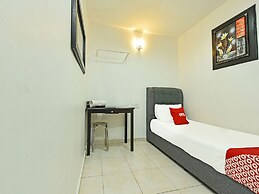 OYO 90364 Hotel Gemilang