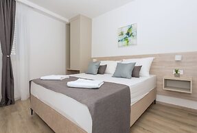 Makarska Beach Apartments Mara