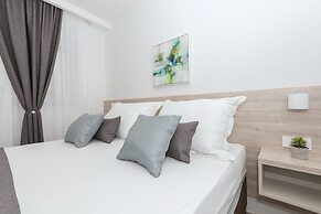 Makarska Beach Apartments Mara