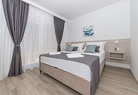 Makarska Beach Apartments Mara