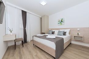 Makarska Beach Apartments Mara