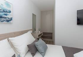 Makarska Beach Apartments Mara