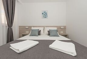 Makarska Beach Apartments Mara