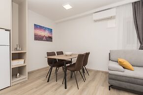 Makarska Beach Apartments Mara