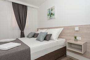 Makarska Beach Apartments Mara