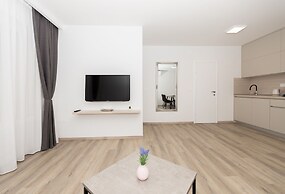 Makarska Beach Apartments Mara