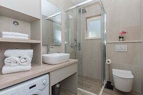 Makarska Beach Apartments Mara