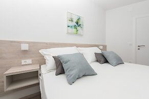 Makarska Beach Apartments Mara