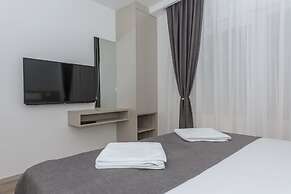 Makarska Beach Apartments Mara