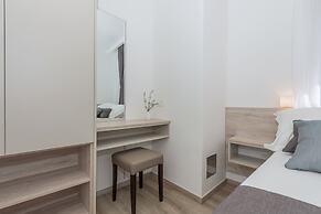 Makarska Beach Apartments Mara