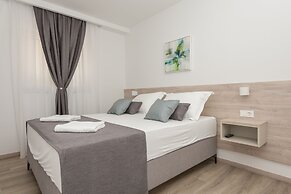 Makarska Beach Apartments Mara