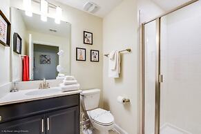 5 Bed Storey Lake Beautiful Townhome! 5 Bedroom Townhouse by RedAwning