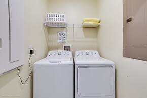 5 Bed Storey Lake Beautiful Townhome! 5 Bedroom Townhouse by RedAwning