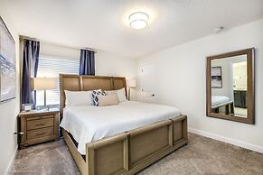 5 Bed Storey Lake Beautiful Townhome! 5 Bedroom Townhouse by RedAwning