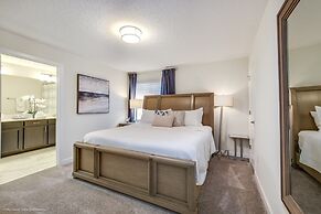 5 Bed Storey Lake Beautiful Townhome! 5 Bedroom Townhouse by RedAwning