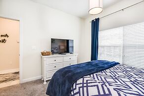 5 Bed Storey Lake Beautiful Townhome! 5 Bedroom Townhouse by RedAwning