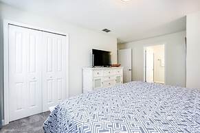 5 Bed Storey Lake Beautiful Townhome! 5 Bedroom Townhouse by RedAwning