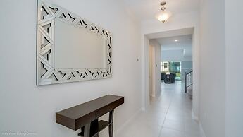 Beautiful Spacious 6 Bed Pool, Spa, Game Room 6 Bedroom Villa by RedAw