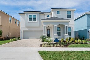 Beautiful Spacious 6 Bed Pool, Spa, Game Room 6 Bedroom Villa by RedAw